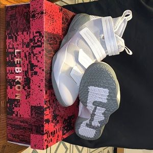 Nike Lebron Soldier XI SFG